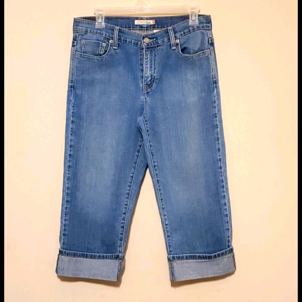 Women's Size 6 Levi's Capris